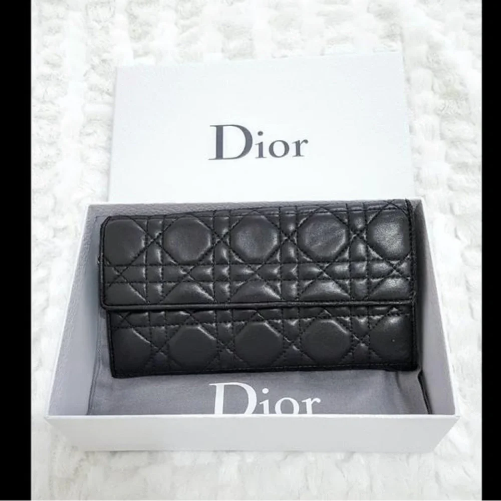 DIOR Cannage Wallet on Chain black lambskin with silver chain
